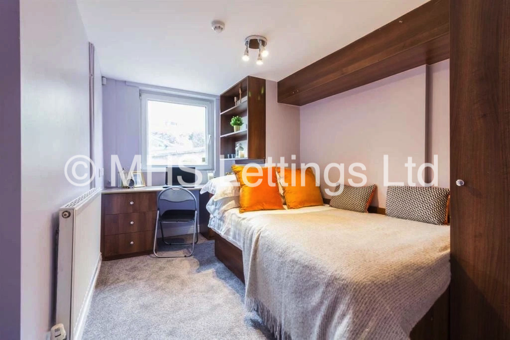 Photo of 4 Bedroom Mid Terraced House in 22 St. Anns Mount, Leeds, LS4 2PH