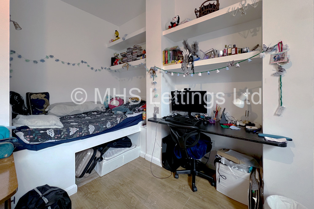 Photo of 1 Bedroom Bedsit in Studio 1, 2 Midland Road, Leeds, LS6 1BQ