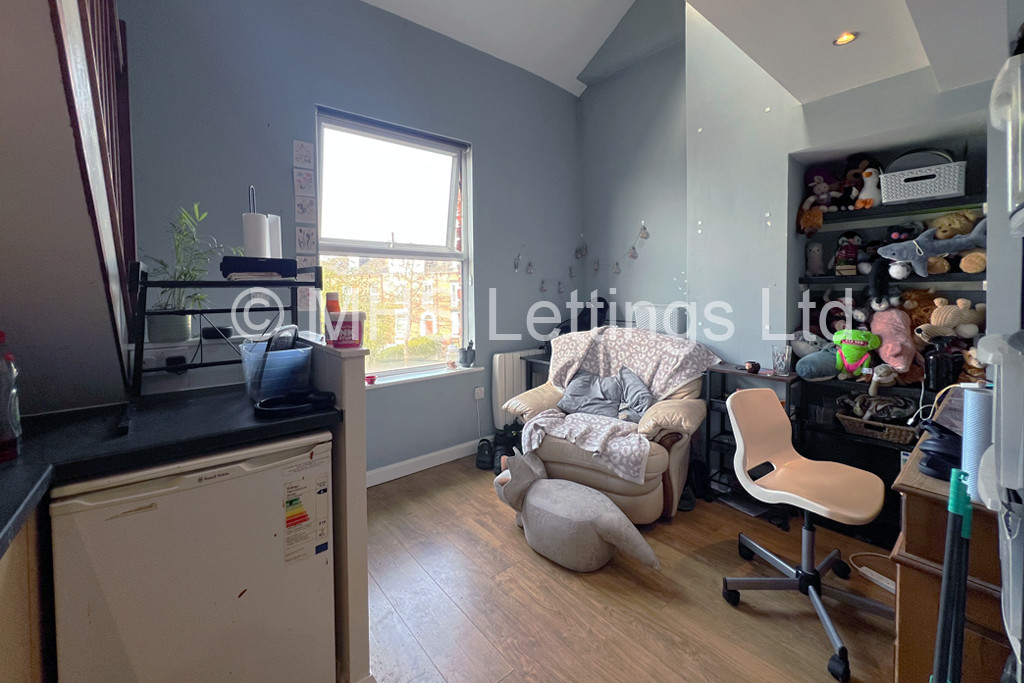 Photo of 1 Bedroom Apartment in Flat 4, 2 Midland Road, Leeds, LS6 1BQ