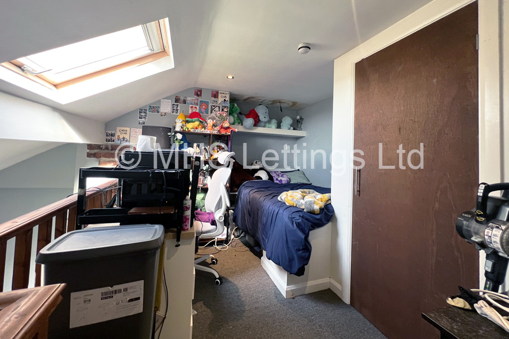 Photo of 1 Bedroom Apartment in Flat 4, 2 Midland Road, Leeds, LS6 1BQ