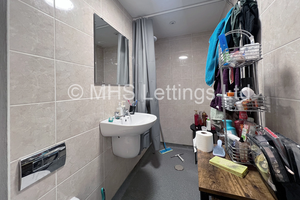 Photo of 1 Bedroom Apartment in Flat 4, 2 Midland Road, Leeds, LS6 1BQ