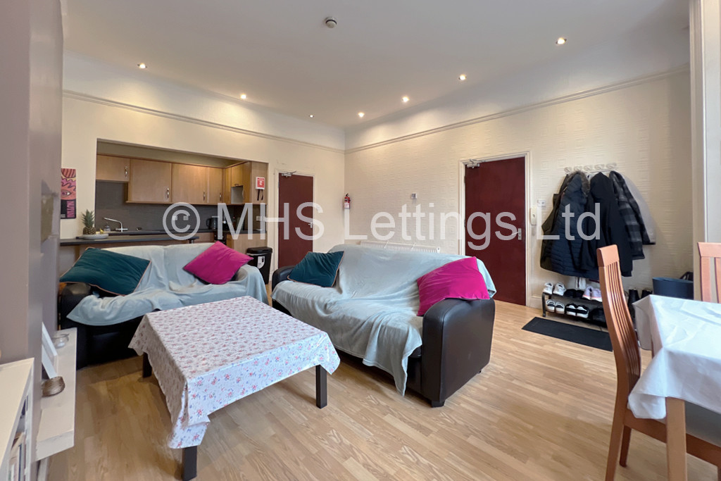 Photo of 2 Bedroom Ground Floor Flat in Flat 1, 239 Hyde Park Road, Leeds, LS6 1AG