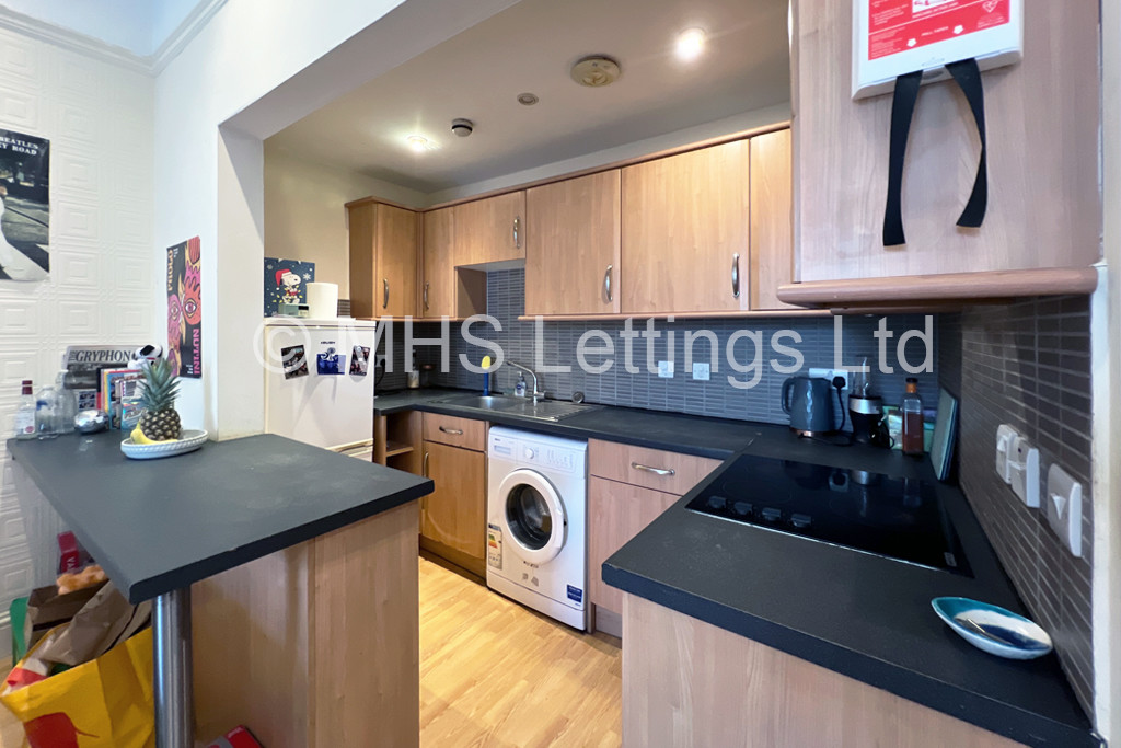 Photo of 2 Bedroom Ground Floor Flat in Flat 1, 239 Hyde Park Road, Leeds, LS6 1AG