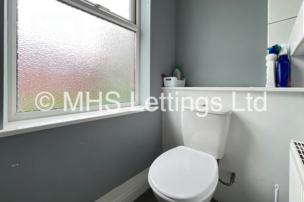 Photo of 1 Bedroom Bedsit in Studio 5, 4 Midland Road, Leeds, LS6 1BQ