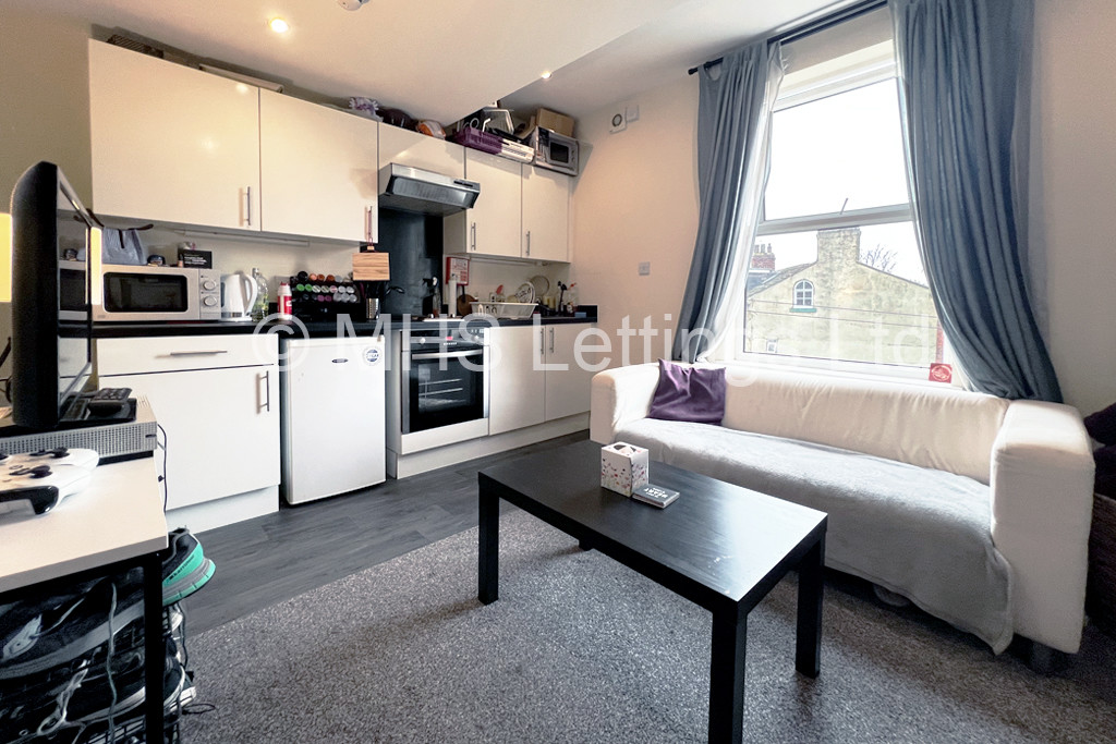 Photo of 1 Bedroom Bedsit in Studio 6, 4 Midland Road, Leeds, LS6 1BQ