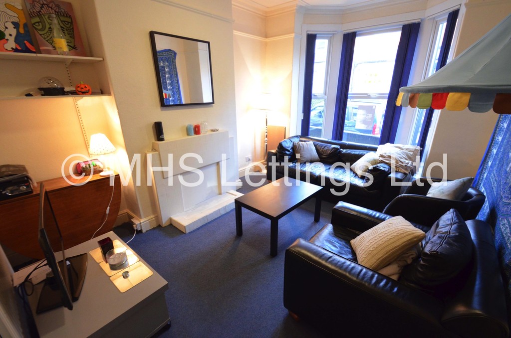 Photo of 1 Bedroom Mid Terraced House in Double Room, 15 Hessle View, Leeds, LS6 1ER