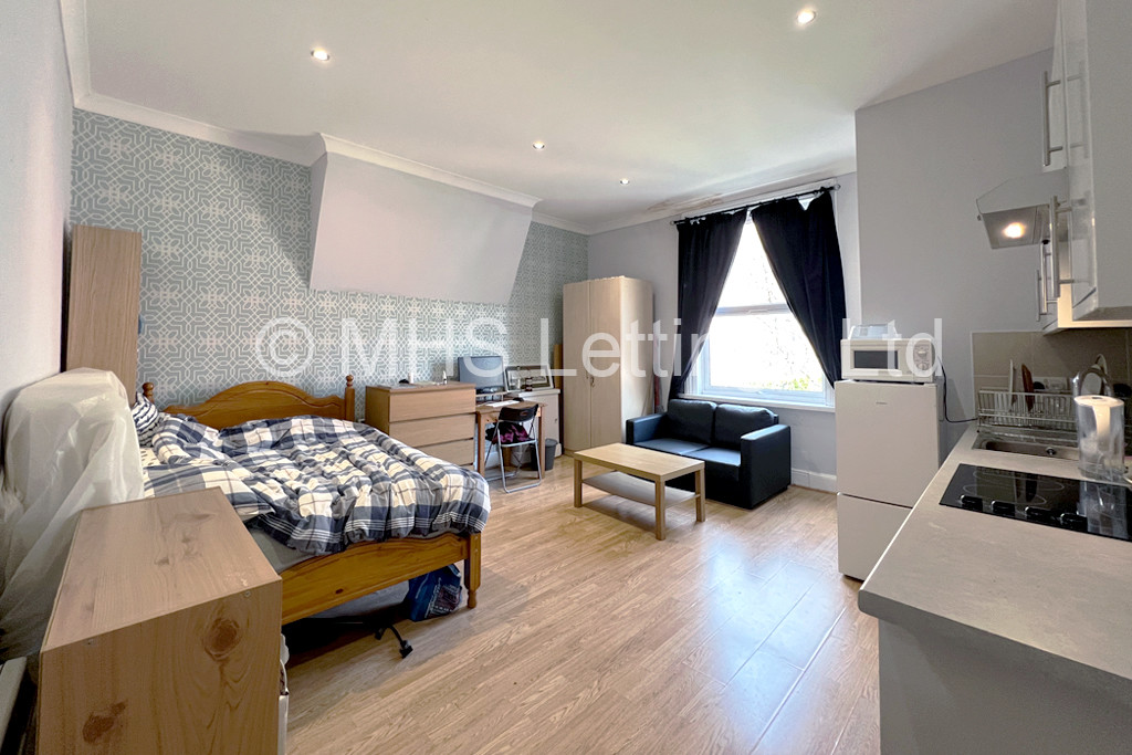 Photo of 1 Bedroom Flat in Flat 3, 37 Moorland Avenue, Leeds, LS6 1AP
