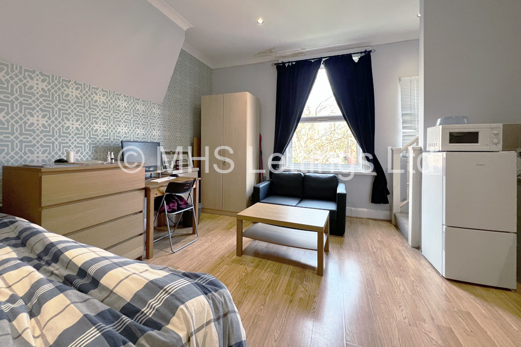 Photo of 1 Bedroom Flat in Flat 3, 37 Moorland Avenue, Leeds, LS6 1AP