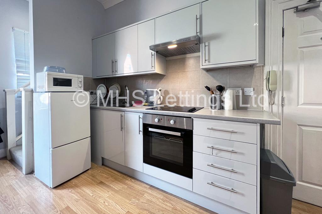 Photo of 1 Bedroom Flat in Flat 3, 37 Moorland Avenue, Leeds, LS6 1AP