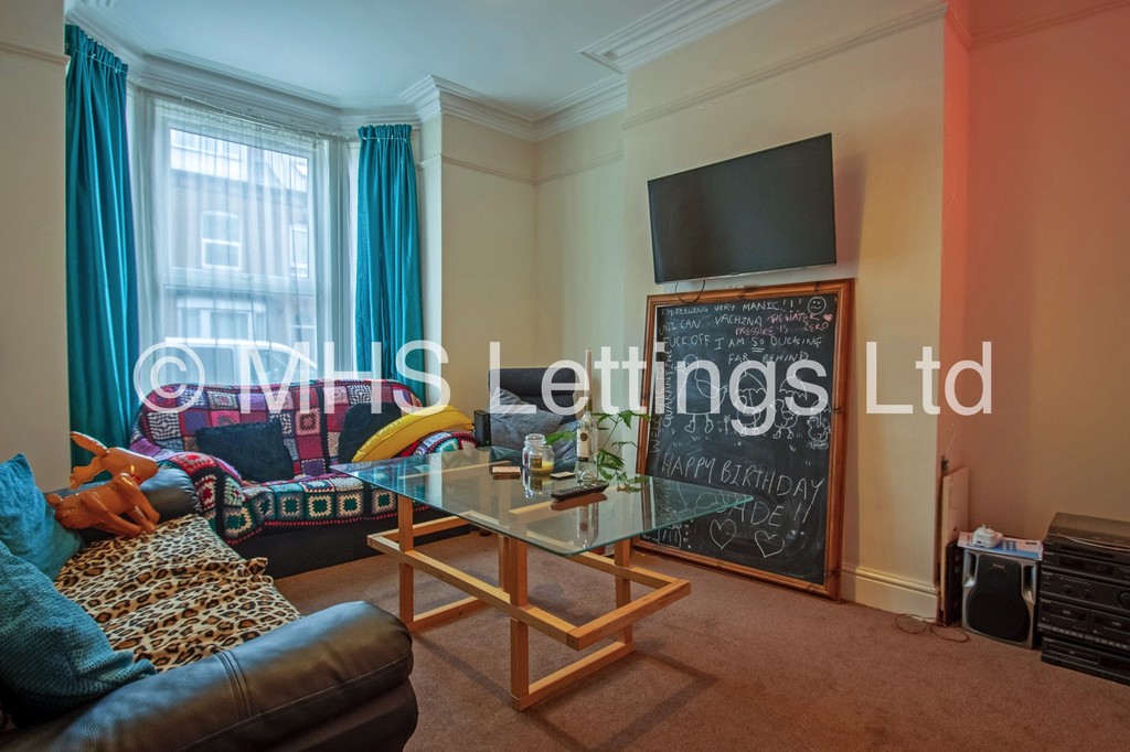 Photo of 1 Bedroom Mid Terraced House in Double Room, 4 Ashville Terrace, Leeds, LS6 1LZ