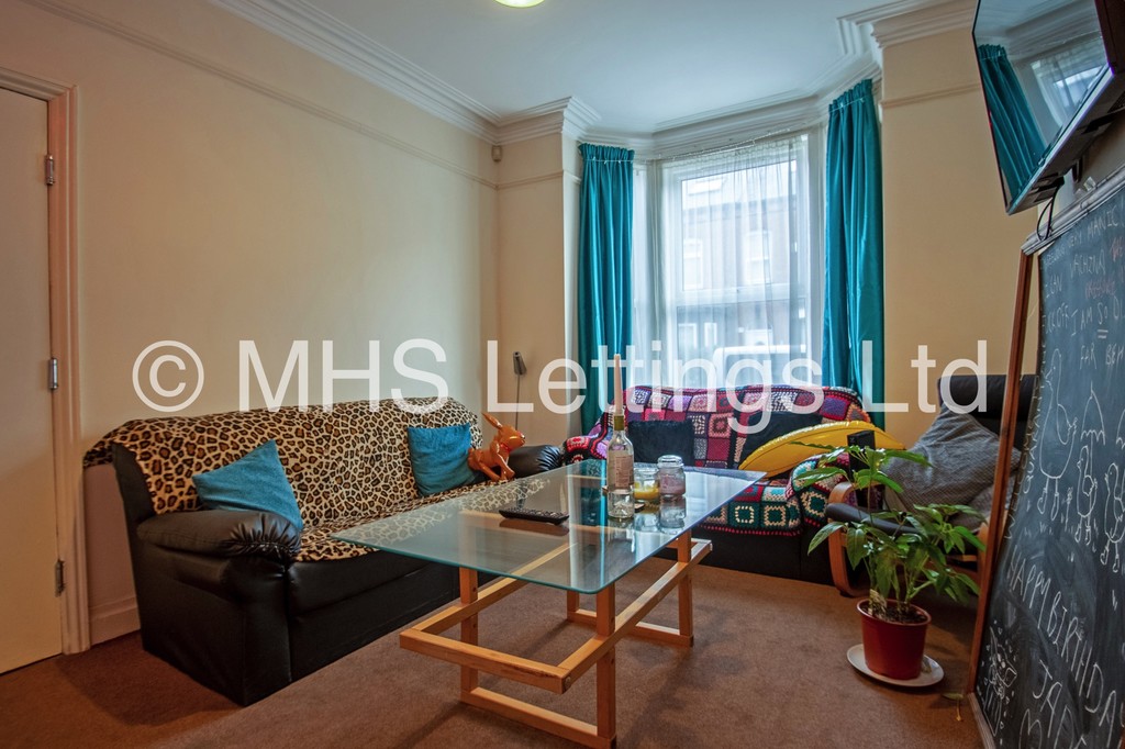 Photo of 1 Bedroom Mid Terraced House in Double Room, 4 Ashville Terrace, Leeds, LS6 1LZ