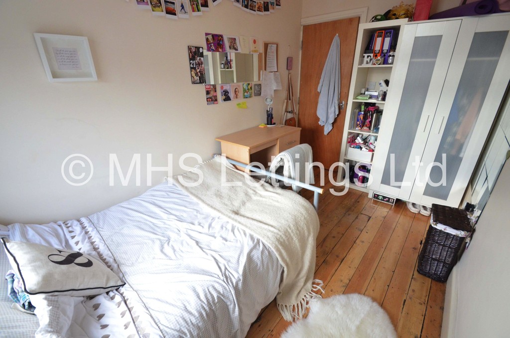 Photo of 6 Bedroom Detached House in 7 Pearson Terrace, Leeds, LS6 1HZ