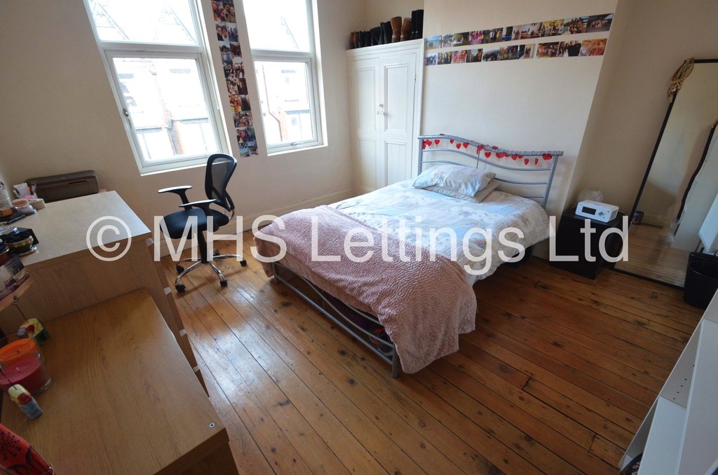 Photo of 6 Bedroom Detached House in 7 Pearson Terrace, Leeds, LS6 1HZ
