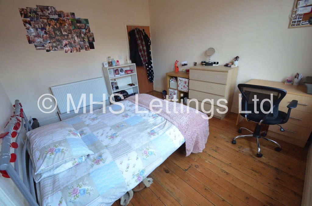Photo of 6 Bedroom Detached House in 7 Pearson Terrace, Leeds, LS6 1HZ