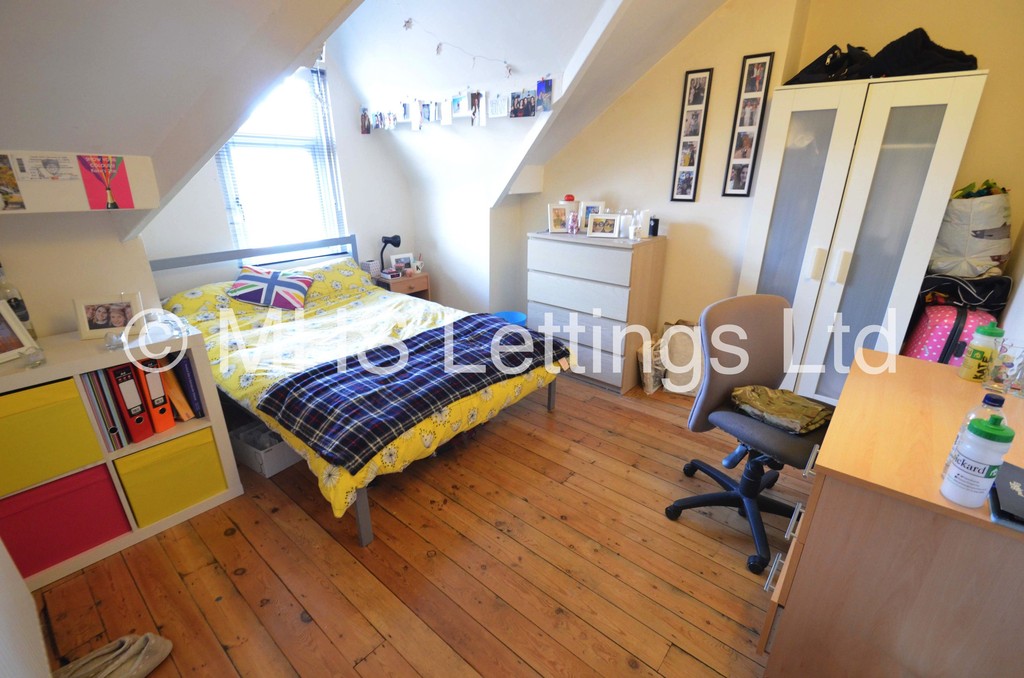 Photo of 6 Bedroom Detached House in 7 Pearson Terrace, Leeds, LS6 1HZ