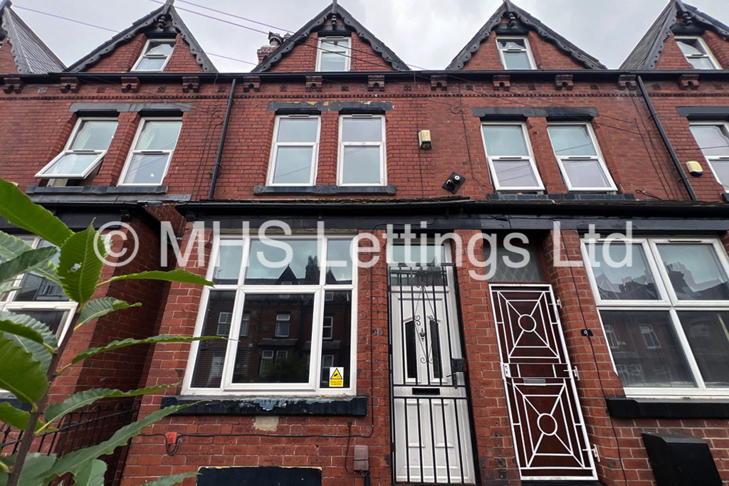 Photo of 6 Bedroom Detached House in 7 Pearson Terrace, Leeds, LS6 1HZ