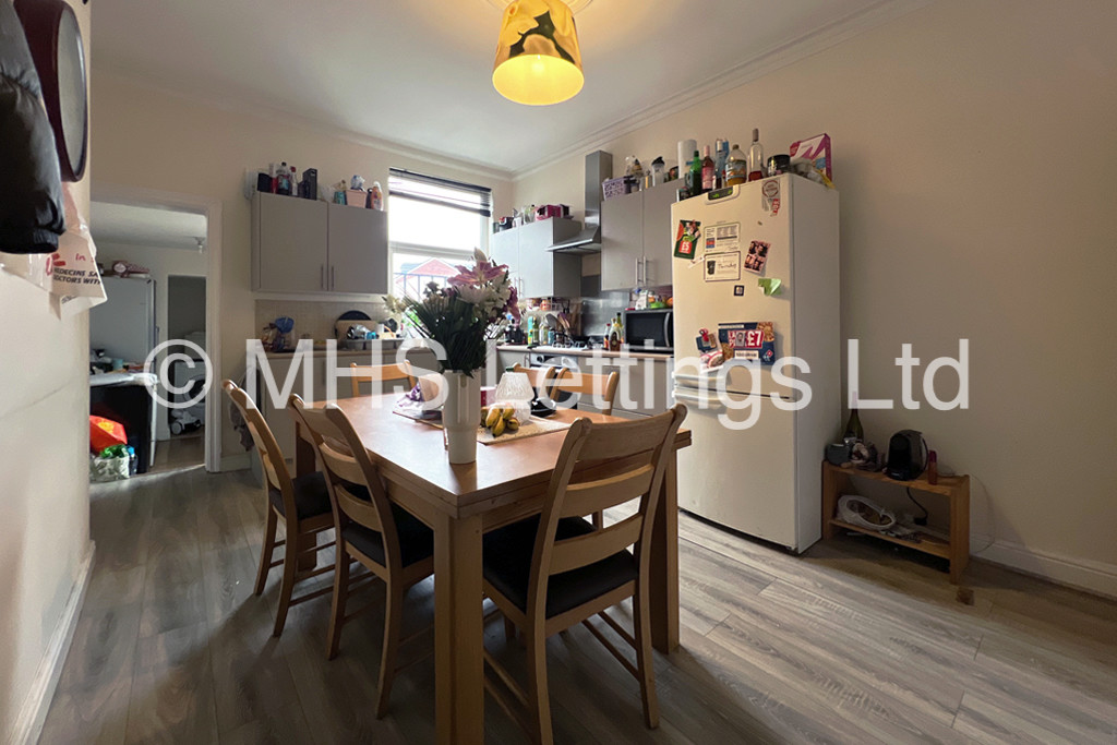 Photo of 6 Bedroom Detached House in 7 Pearson Terrace, Leeds, LS6 1HZ