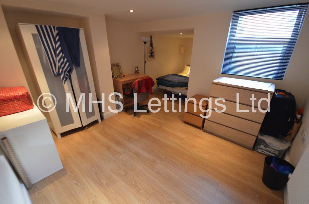 Photo of 6 Bedroom Detached House in 7 Pearson Terrace, Leeds, LS6 1HZ