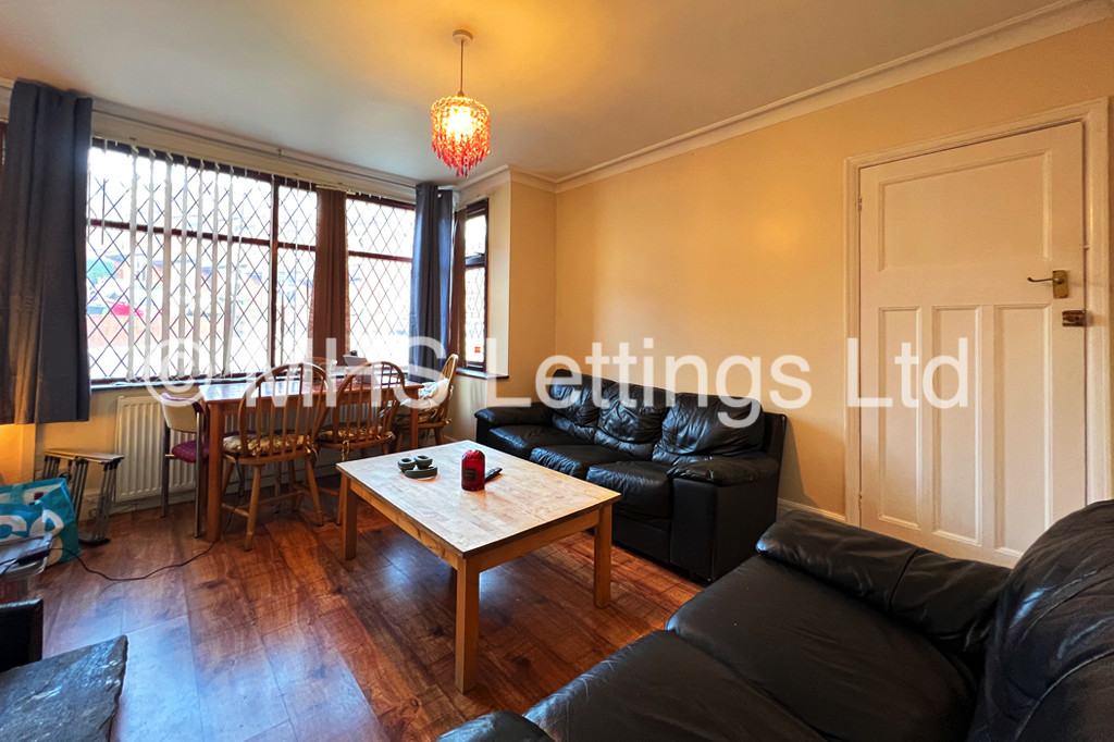 Photo of 3 Bedroom Semi-Detached House in 42 Richmond Avenue, Leeds, LS6 1DB