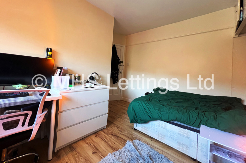 Photo of 3 Bedroom Semi-Detached House in 42 Richmond Avenue, Leeds, LS6 1DB