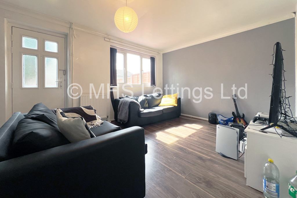 Photo of 3 Bedroom End Terraced House in 23 Kendal Lane, Leeds, LS3 1AS