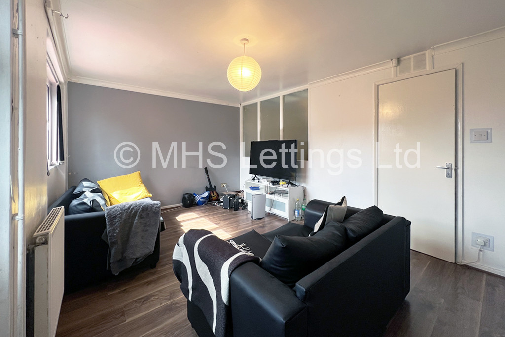 Photo of 3 Bedroom End Terraced House in 23 Kendal Lane, Leeds, LS3 1AS