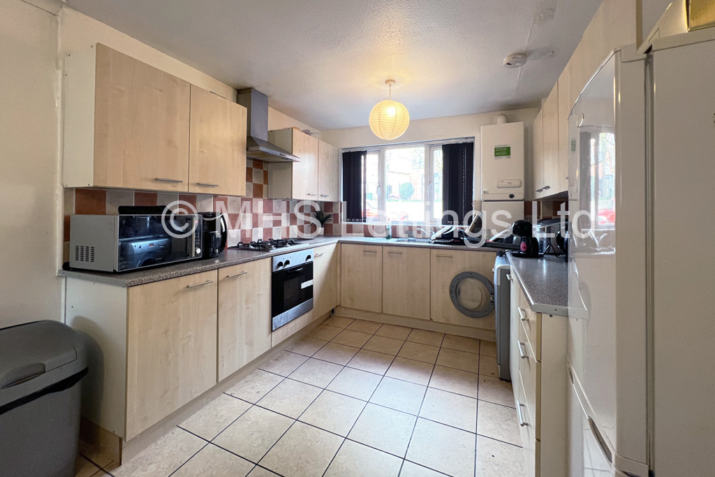 Photo of 3 Bedroom End Terraced House in 23 Kendal Lane, Leeds, LS3 1AS
