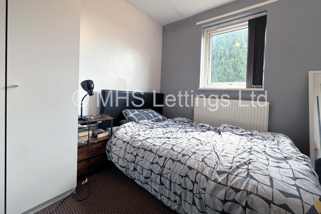 Photo of 3 Bedroom End Terraced House in 23 Kendal Lane, Leeds, LS3 1AS