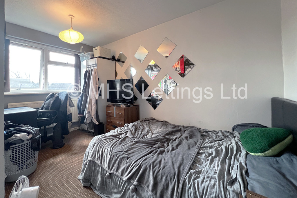 Photo of 3 Bedroom End Terraced House in 23 Kendal Lane, Leeds, LS3 1AS