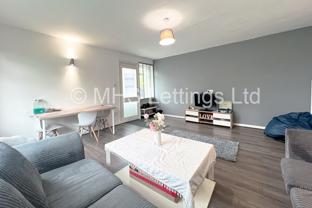 Photo of 3 Bedroom Maisonette in 29 Marlborough Grange, Leeds, LS1 4NE