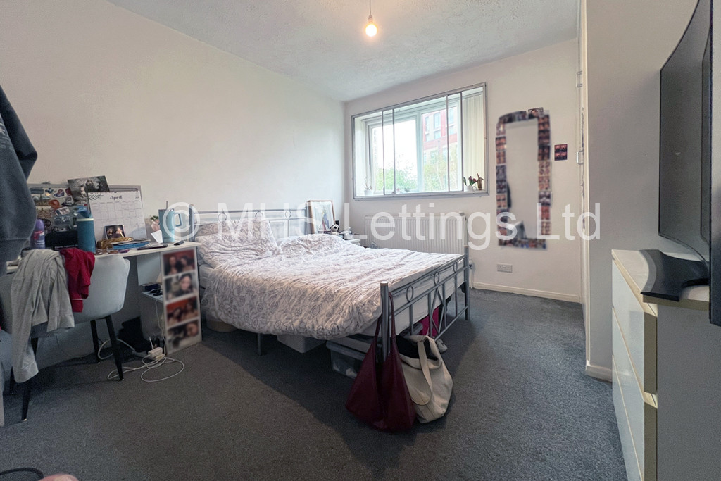 Photo of 3 Bedroom Maisonette in 29 Marlborough Grange, Leeds, LS1 4NE