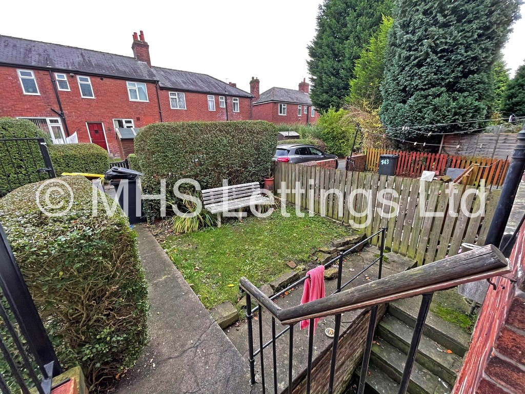 Photo of 4 Bedroom Mid Terraced House in 141 Ash Road, Leeds, LS6 3HD