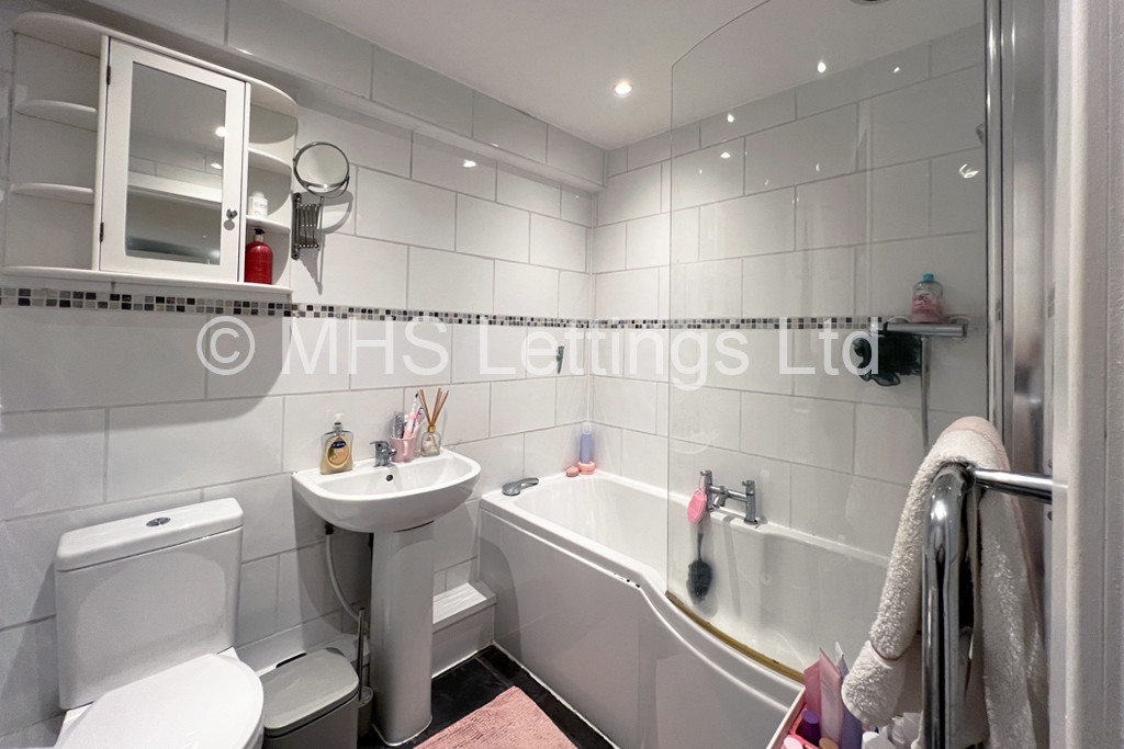 Photo of 1 Bedroom Flat in Flat 9, 67 Clarendon Road, Leeds, LS2 9DR