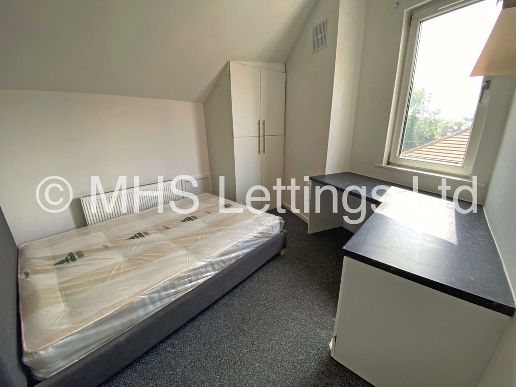 Photo of 3 Bedroom End Terraced House in 66 Beechwood Mount, Leeds, LS4 2NQ