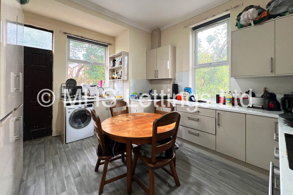 Photo of 2 Bedroom Mid Terraced House in 40 Ash Grove, Leeds, LS6 1AY