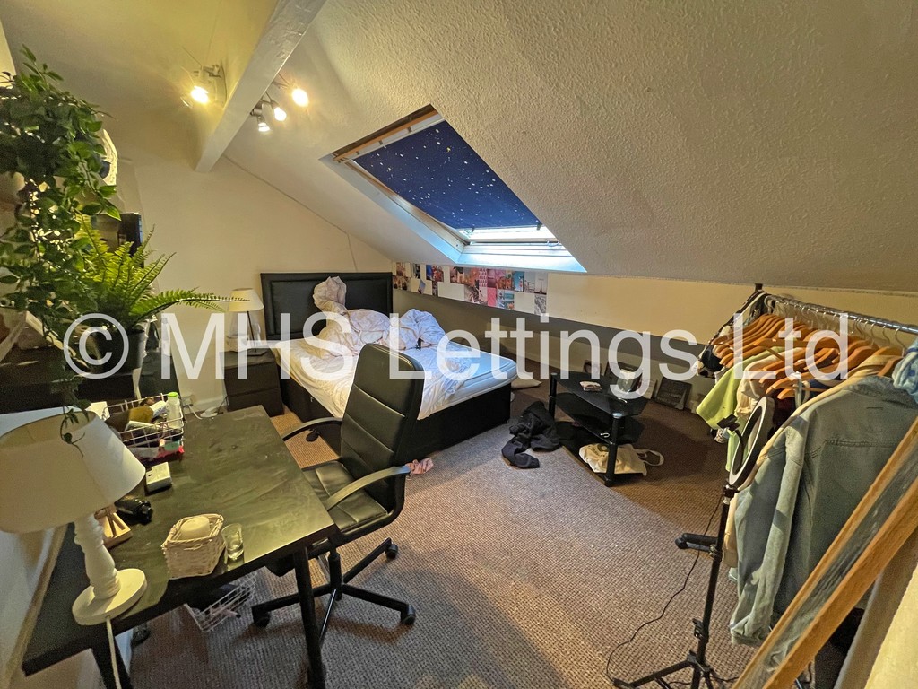 Room 4, 141 Ash Road, Leeds, LS6 3HD