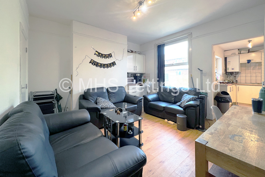 Photo of 3 Bedroom Mid Terraced House in 135 Ash Road, Leeds, LS6 3HD