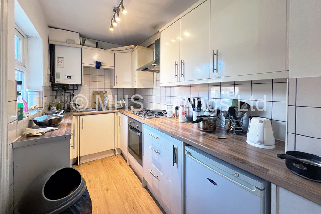 Photo of 3 Bedroom Mid Terraced House in 135 Ash Road, Leeds, LS6 3HD
