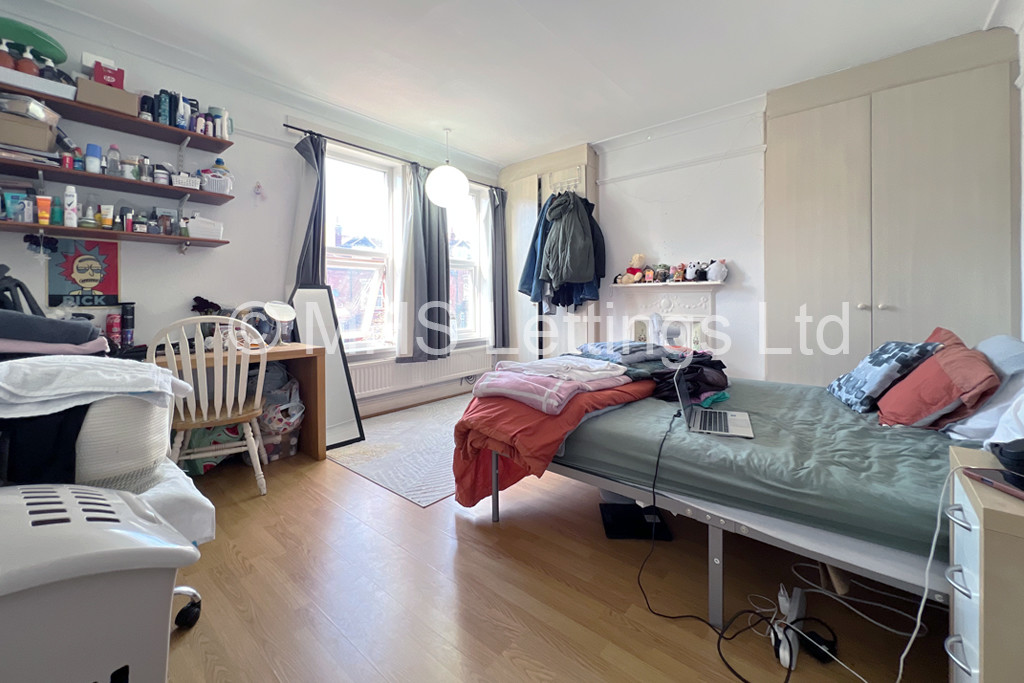 Photo of 3 Bedroom Mid Terraced House in 135 Ash Road, Leeds, LS6 3HD