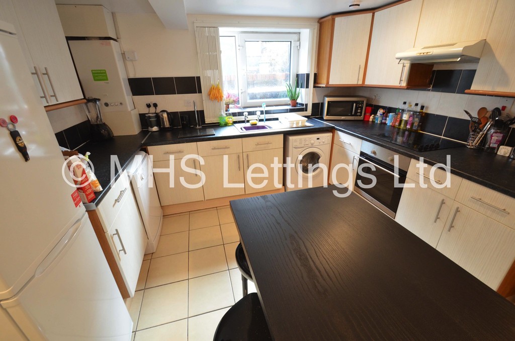 Photo of 4 Bedroom Mid Terraced House in 23 Ashville Road, Leeds, LS6 1NA