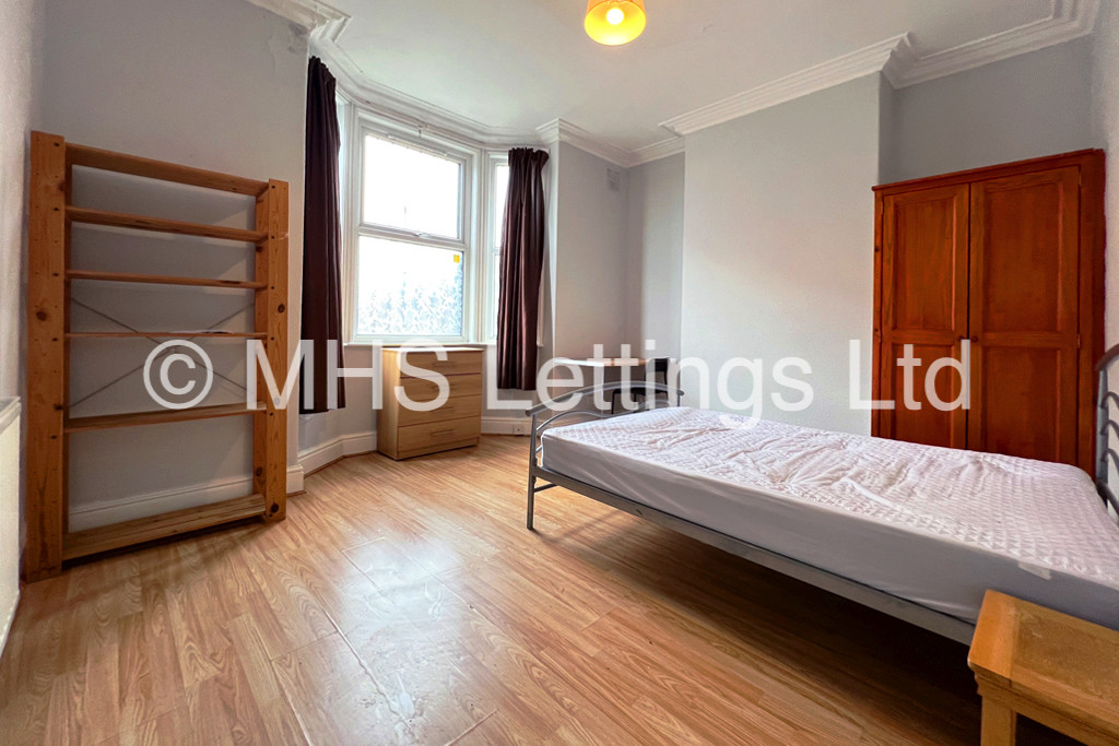Photo of 4 Bedroom End Terraced House in 1 Quarry Place, Leeds, LS6 2JT