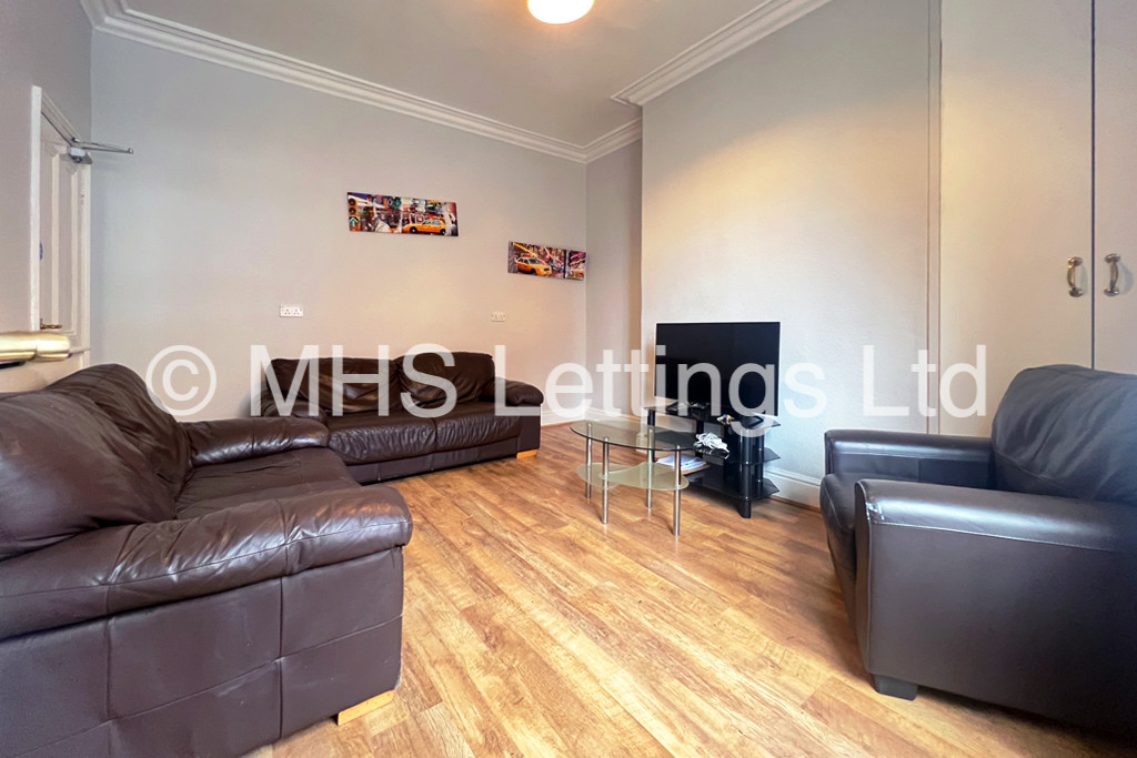 Photo of 4 Bedroom End Terraced House in 1 Quarry Place, Leeds, LS6 2JT