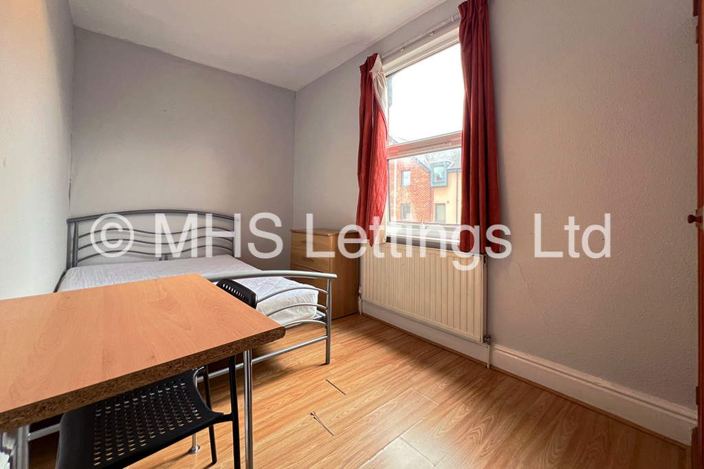 Photo of 4 Bedroom End Terraced House in 1 Quarry Place, Leeds, LS6 2JT