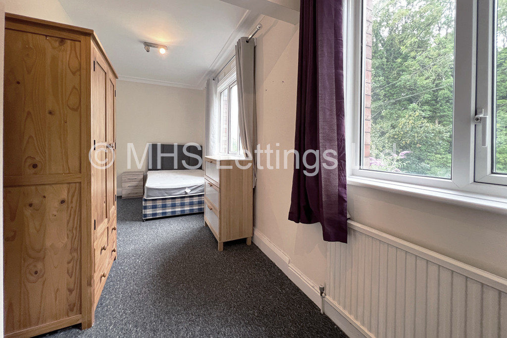 Photo of 3 Bedroom Mid Terraced House in 8 Rokeby Gardens, Leeds, Ls6 3JZ