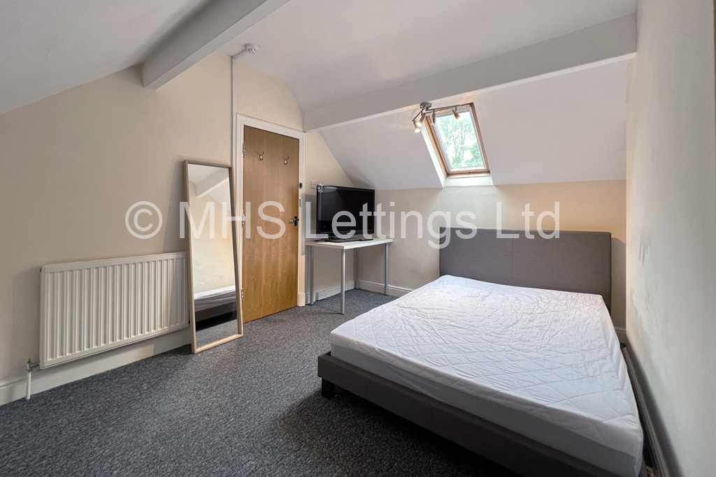 Photo of 3 Bedroom Mid Terraced House in 8 Rokeby Gardens, Leeds, Ls6 3JZ