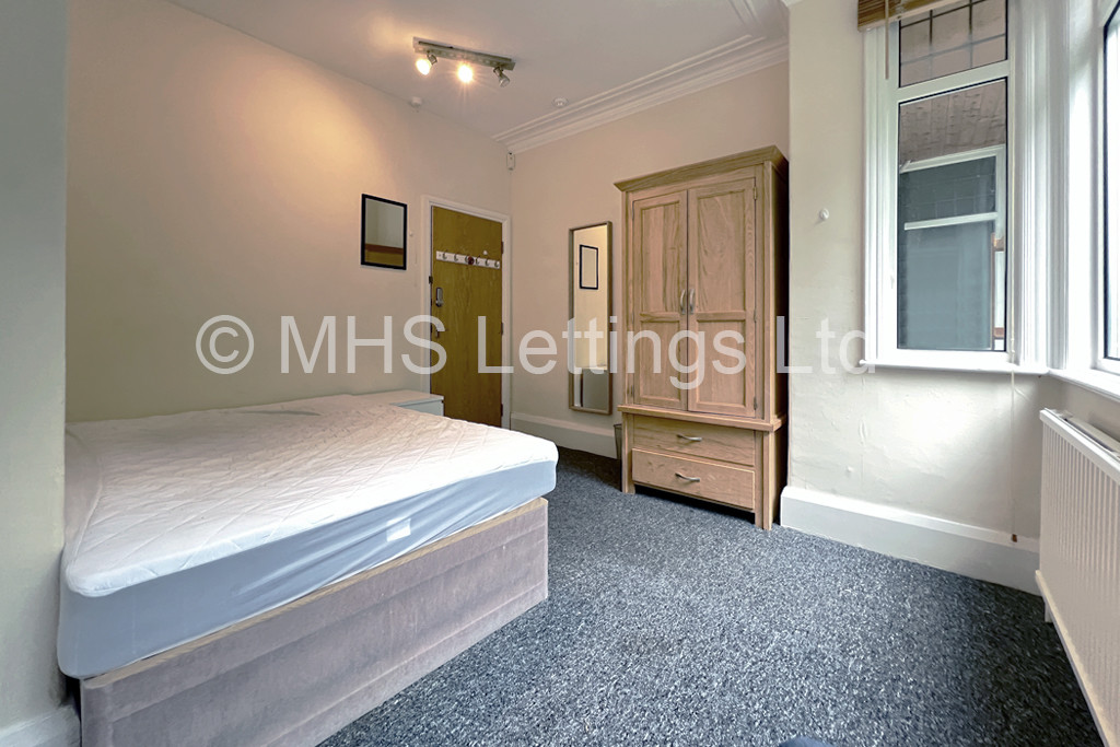 Photo of 3 Bedroom Mid Terraced House in 8 Rokeby Gardens, Leeds, Ls6 3JZ