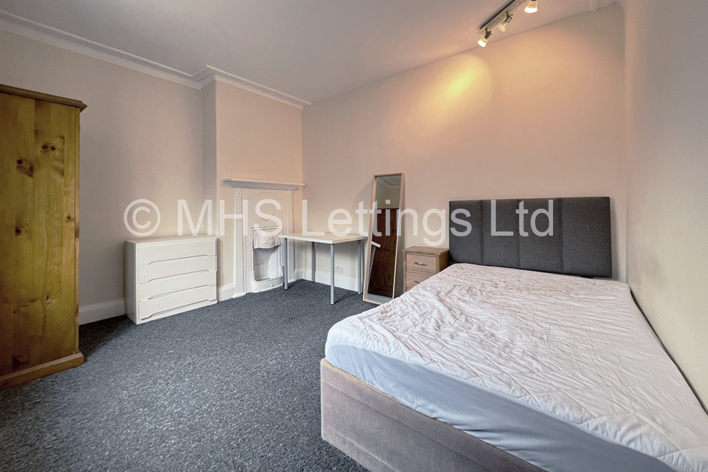 Photo of 3 Bedroom Mid Terraced House in 8 Rokeby Gardens, Leeds, Ls6 3JZ