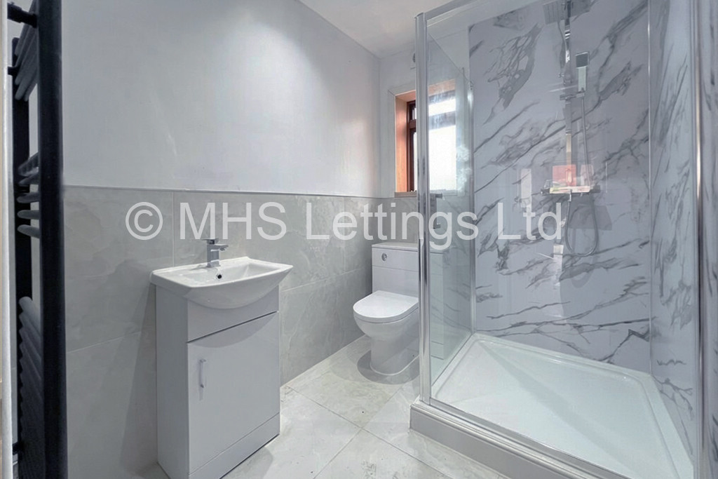 Photo of 3 Bedroom Detached House in 73 Armley Ridge Road, Leeds, LS12 3PE