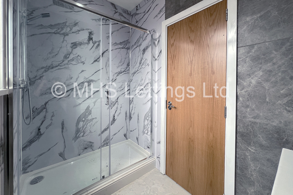 Photo of 3 Bedroom Detached House in 73 Armley Ridge Road, Leeds, LS12 3PE