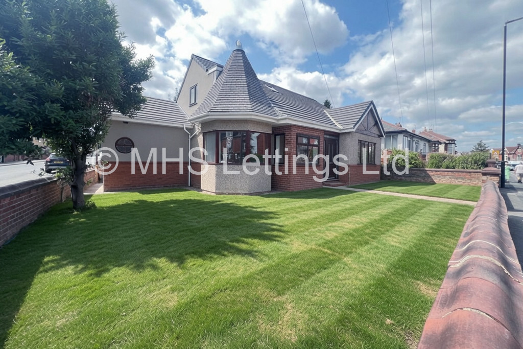 Photo of 3 Bedroom Detached House in 73 Armley Ridge Road, Leeds, LS12 3PE